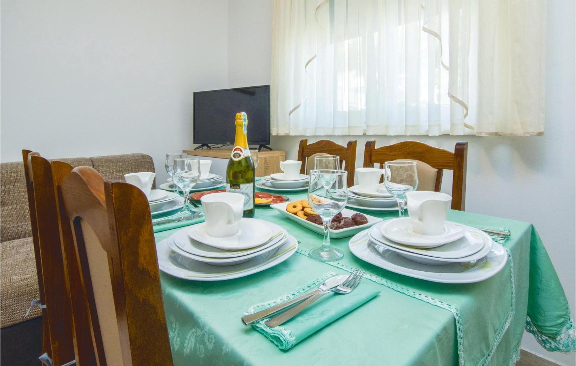 2 Bedroom Awesome Apartment In Mali Rat Sumpetar Kültér fotó