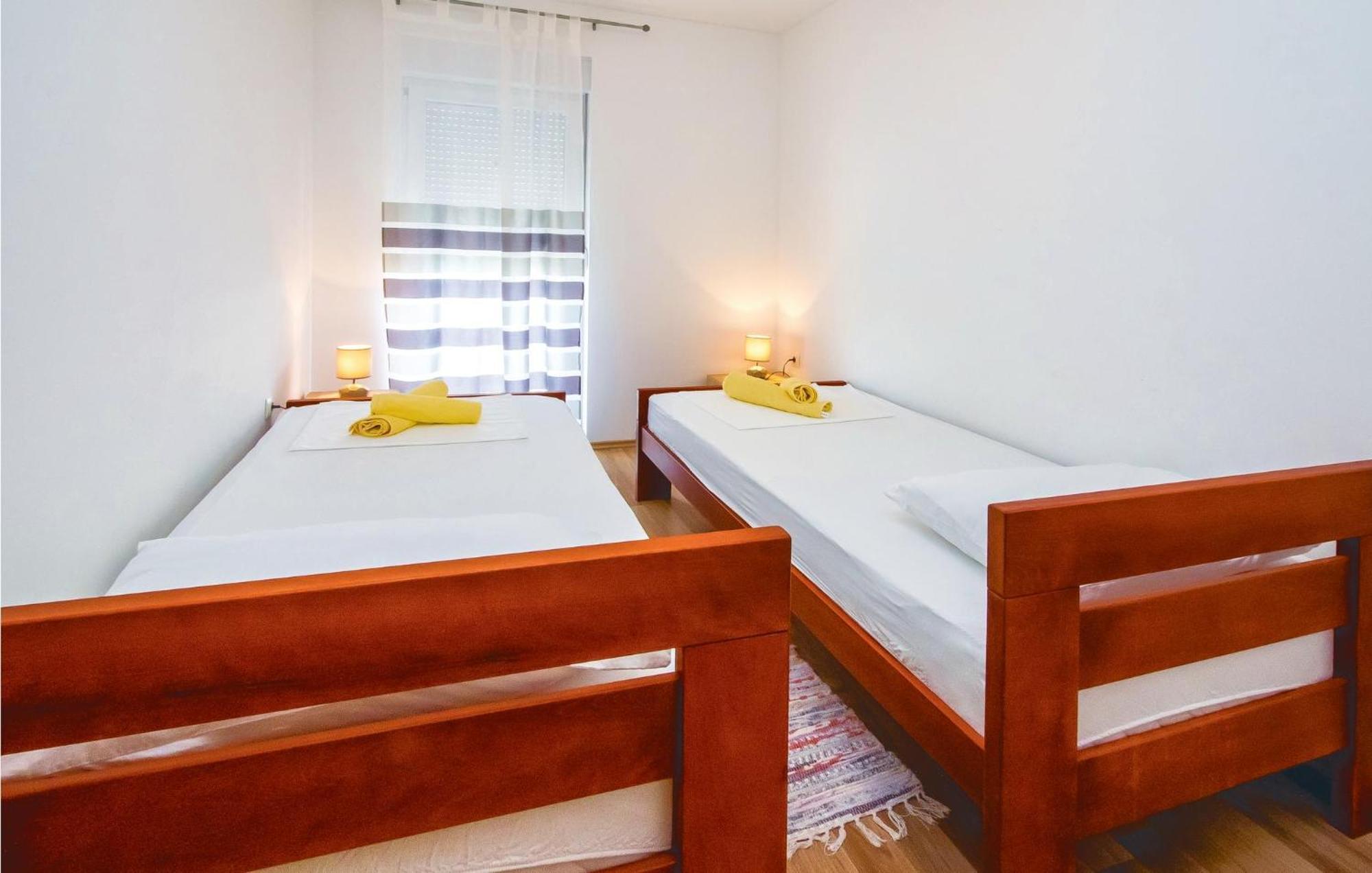 2 Bedroom Awesome Apartment In Mali Rat Sumpetar Kültér fotó