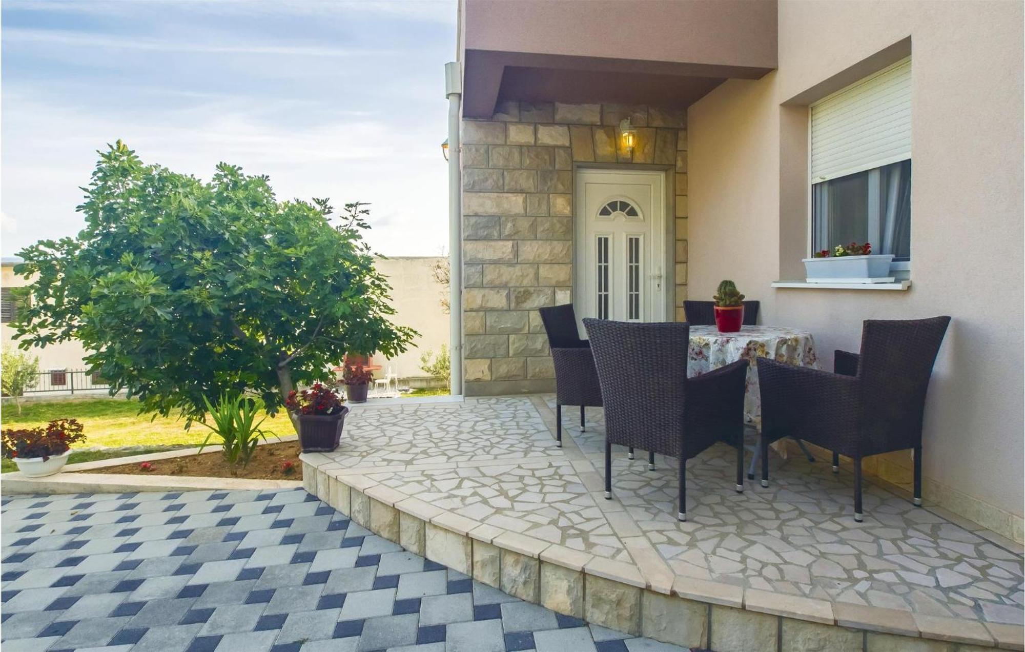 2 Bedroom Awesome Apartment In Mali Rat Sumpetar Kültér fotó