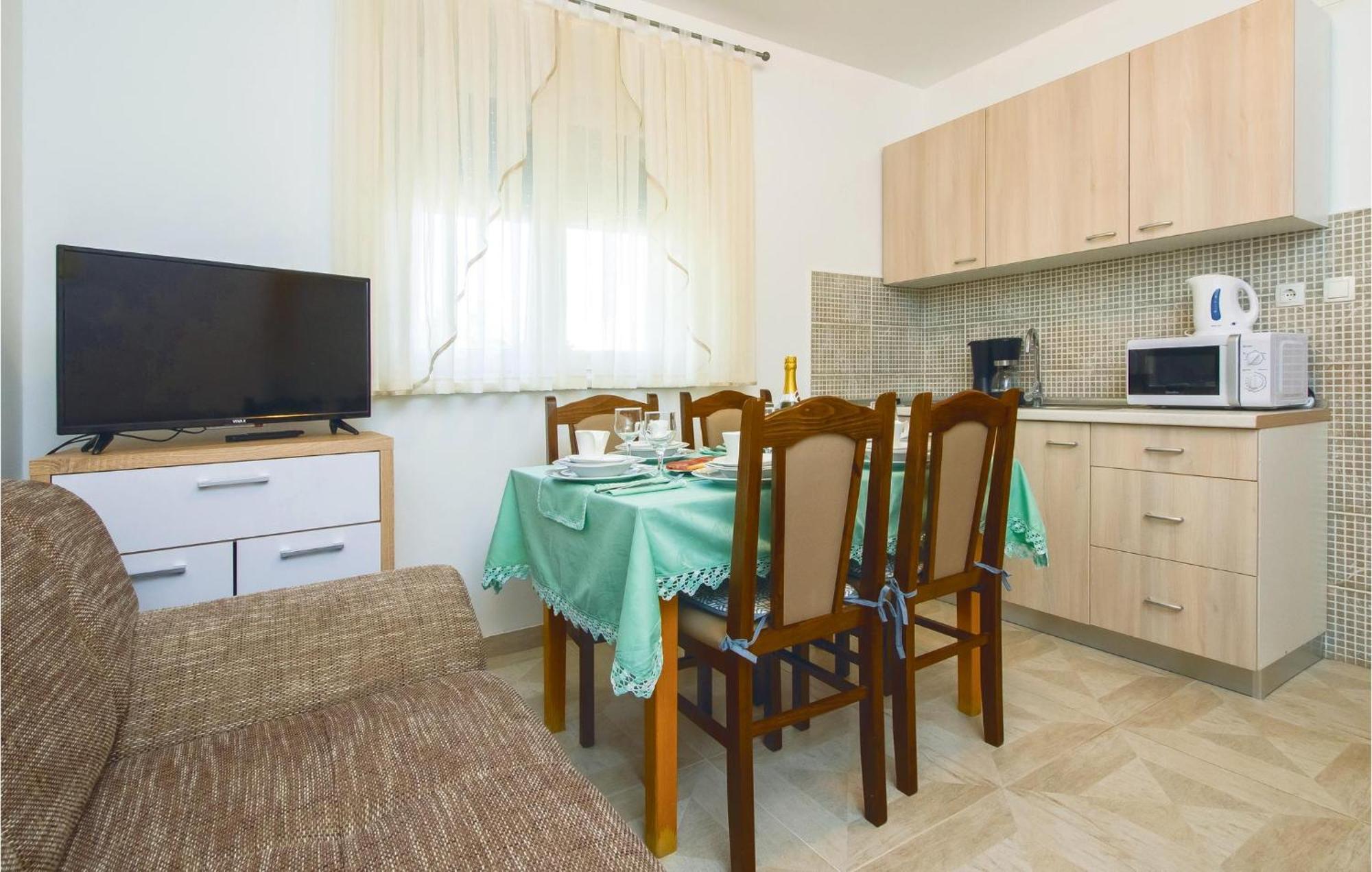 2 Bedroom Awesome Apartment In Mali Rat Sumpetar Kültér fotó