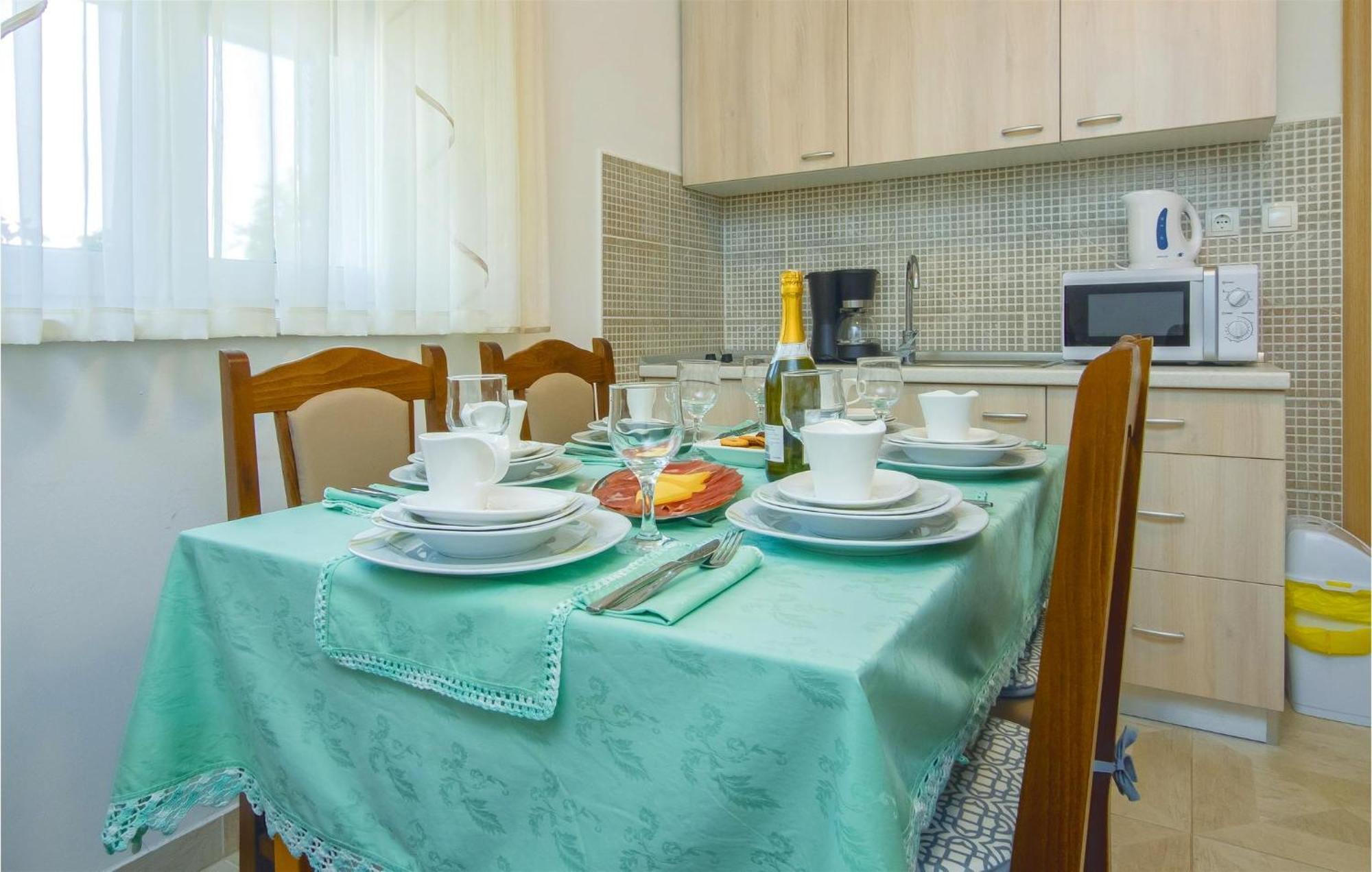 2 Bedroom Awesome Apartment In Mali Rat Sumpetar Kültér fotó